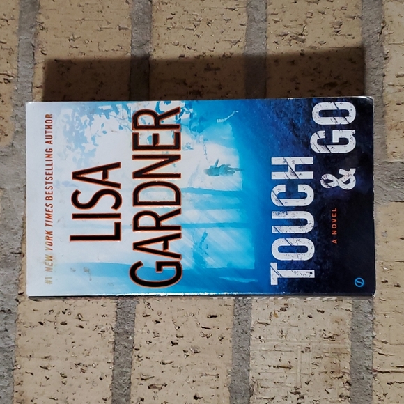 Touch & Go by Lisa Gardner - Picture 1 of 2